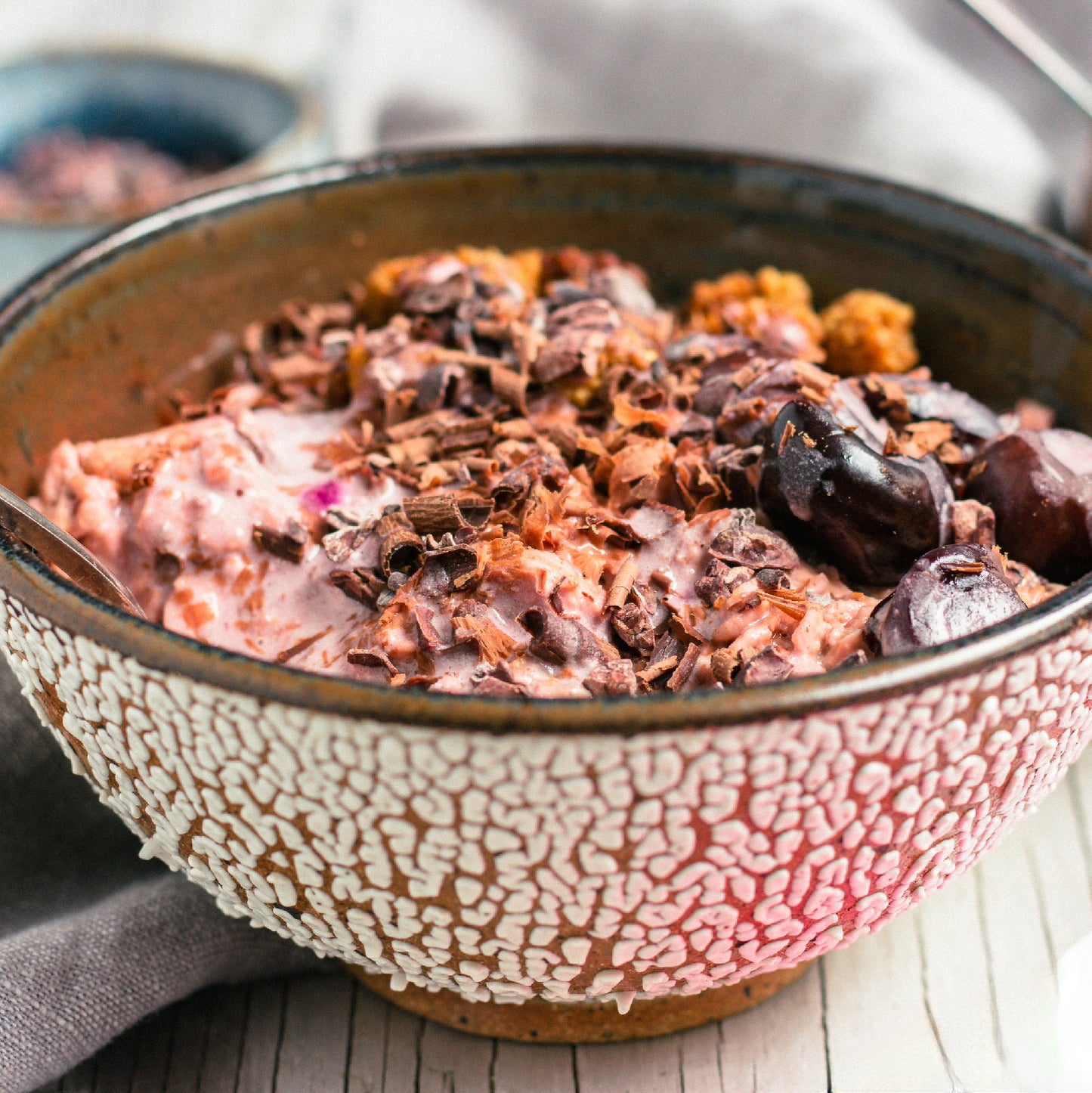 Busy professional? Fitness enthusiast? Health junkie? Or just looking to try plant based? Kickstart your day with 15g of protein from oats, chia seeds, plant protein and vitamins & minerals from freeze dried fruits, veggies & superfoods. A Healthy Breakfast Delivered to your door, just add milk.